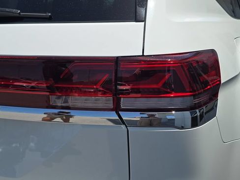 Used 2024 Volkswagen Atlas SE FWD image 8