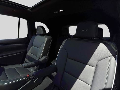 Used 2026 Buick Enclave Sport Touring w/ Power Package image 17