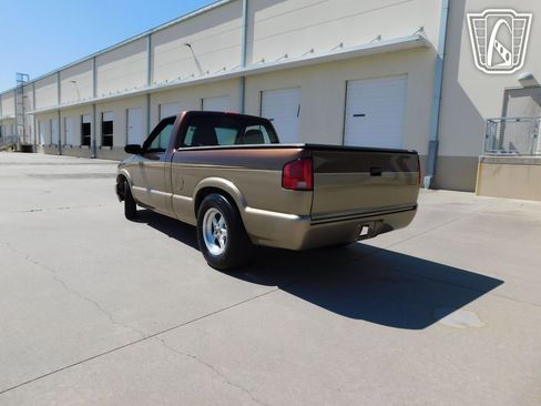 Used 2000 Chevrolet S10 Pickup LS w/ Preferred Equipment Group image 22