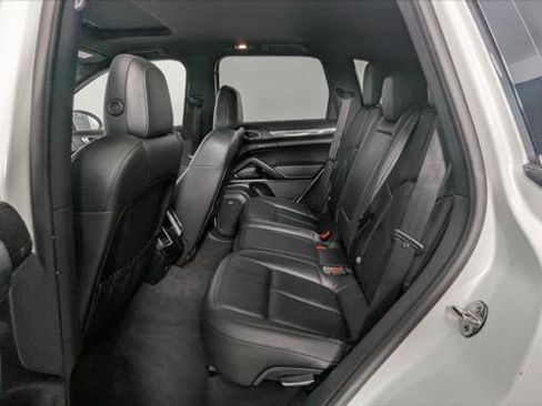 Used 2014 Porsche Cayenne Platinum Edition AWD/4WD image 15
