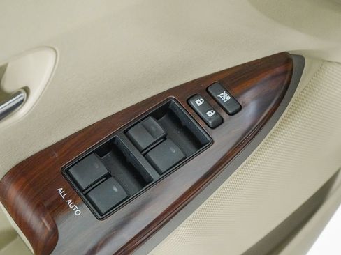 Used 2013 Toyota Venza LE FWD image 18