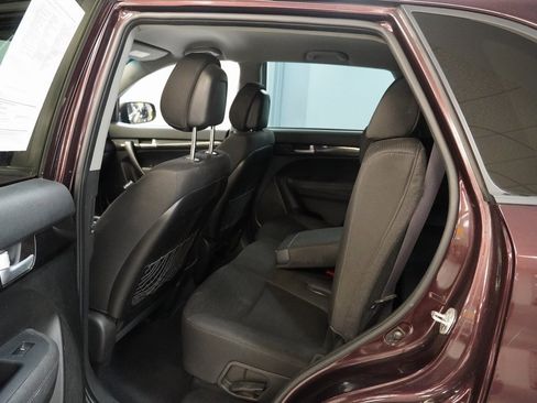 Used 2014 Kia Sorento LX image 18
