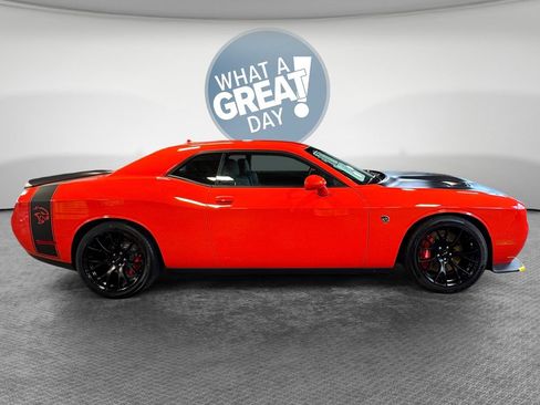 Used 2016 Dodge Challenger SRT Hellcat RWD image 2