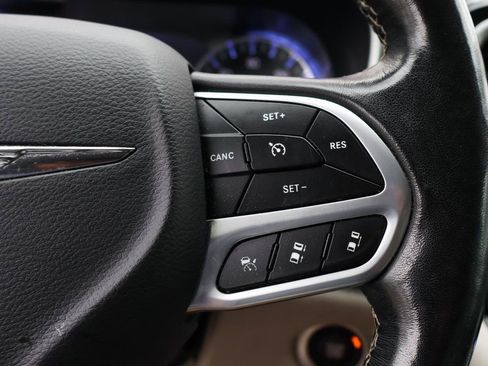 Used 2021 Chrysler Pacifica Touring-L image 24