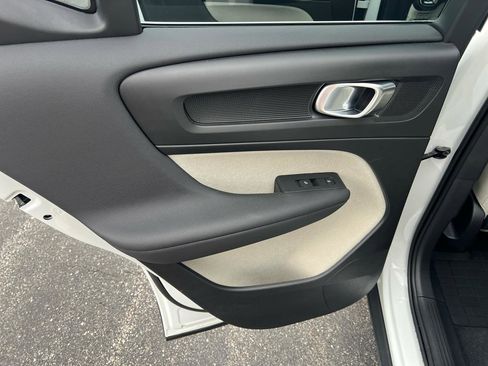 Used 2023 Volvo XC40 B5 Ultimate w/ Climate Package image 15