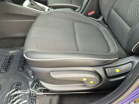 Certified 2025 Hyundai Venue Limited FWD image 19