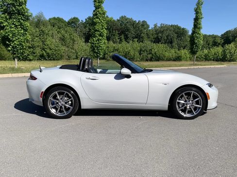Used 2016 MAZDA MX-5 Miata Grand Touring RWD image 2