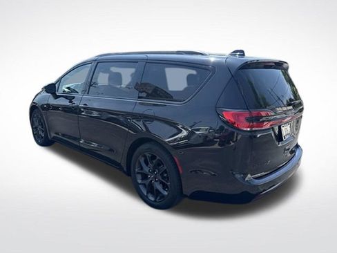 Used 2021 Chrysler Pacifica Touring w/ S Appearance Package FWD image 5