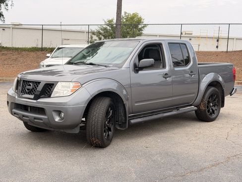 Used 2020 Nissan Frontier SV w/ Midnight Edition Floor Mats RWD image 7