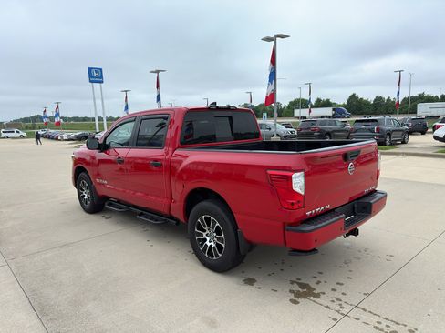 Used 2022 Nissan Titan SV w/ Accessory Utility Package AWD/4WD image 7