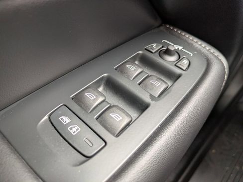 Certified 2024 Volvo XC60 B5 Ultimate w/ Protection Package Premier image 25