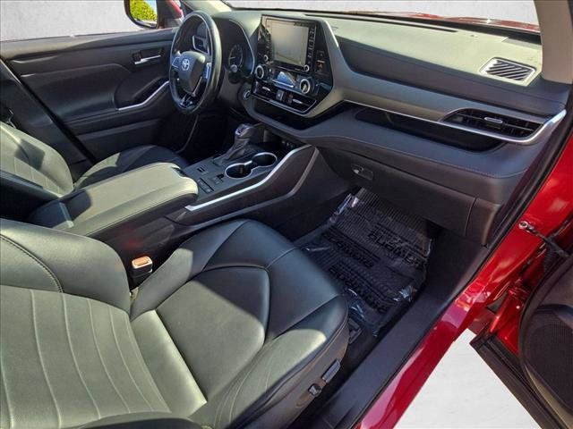 Used 2021 Toyota Highlander XLE FWD image 23