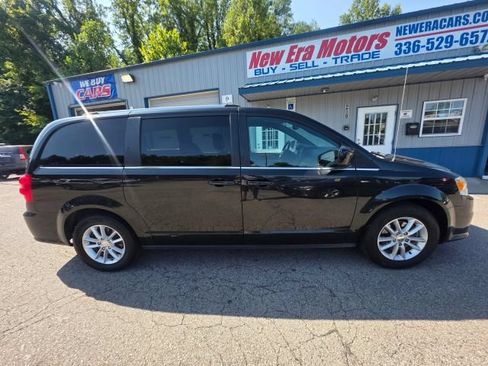 Used 2019 Dodge Grand Caravan SXT FWD image 4