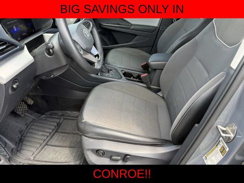 Used 2023 Volkswagen Taos SE FWD image 12