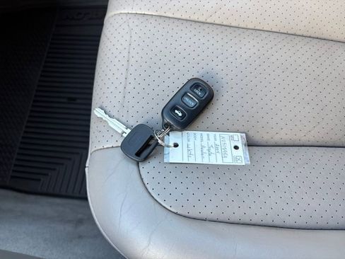 Used 2004 Toyota Avalon image 29
