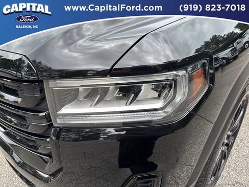 Used 2022 GMC Acadia SLE w/ Driver Convenience Package FWD image 11