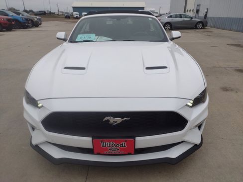 Used 2020 Ford Mustang Premium image 3