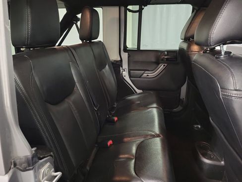 Used 2018 Jeep Wrangler Unlimited Altitude image 22