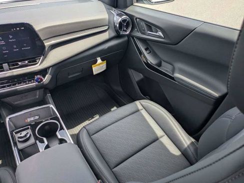 New 2026 Chevrolet Equinox LT w/ Convenience Package II FWD image 20