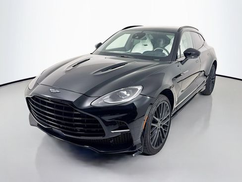 Used 2023 Aston Martin DBX 707 AWD/4WD image 3