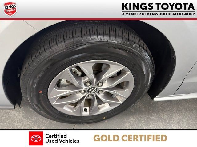 Used 2025 Toyota Sienna LE AWD/4WD image 31