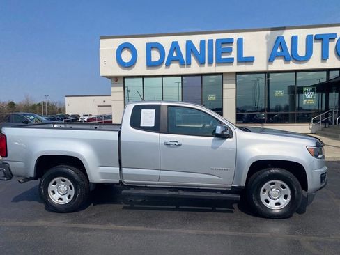 Used 2018 Chevrolet Colorado W/T image 2