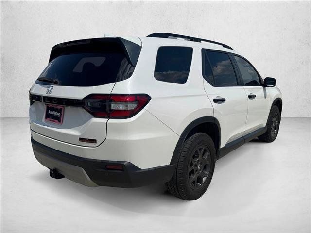 Used 2024 Honda Pilot TrailSport image 5