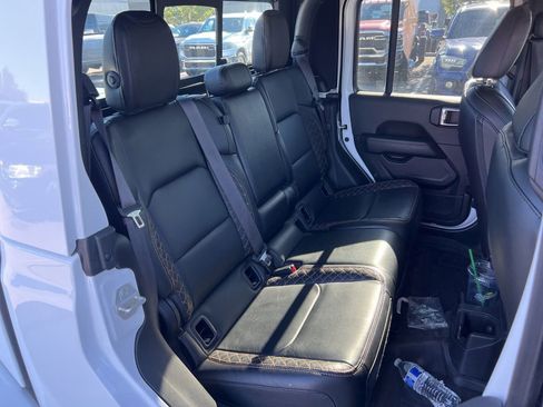 Certified 2023 Jeep Gladiator Overland AWD/4WD image 19