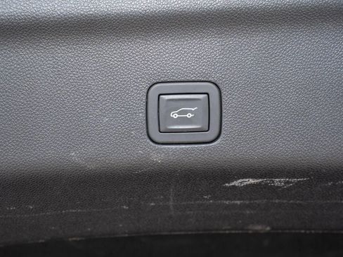 Used 2025 Chevrolet Tahoe LT image 11