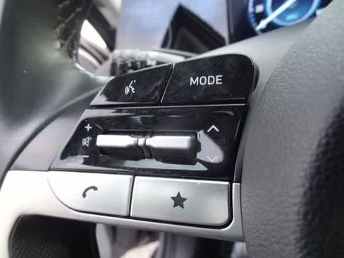 Used 2024 Hyundai Elantra Limited FWD image 19