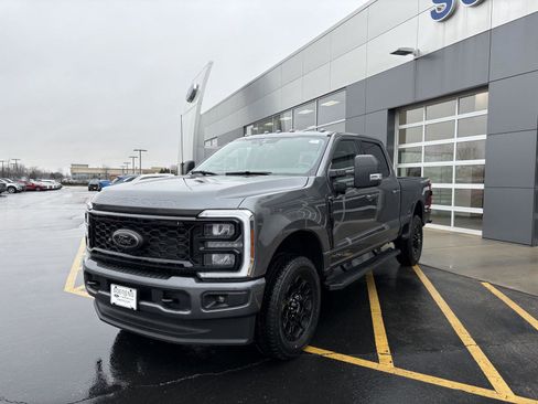 New 2026 Ford F250 XLT w/ XLT Premium Package AWD/4WD image 3