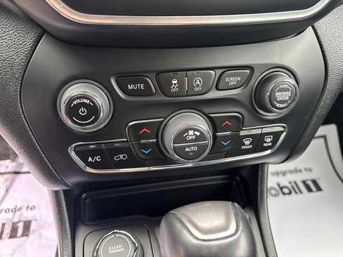 Used 2023 Jeep Cherokee Altitude Lux AWD/4WD image 27