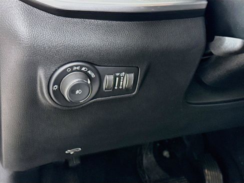 Used 2025 Jeep Compass Limited AWD/4WD image 14