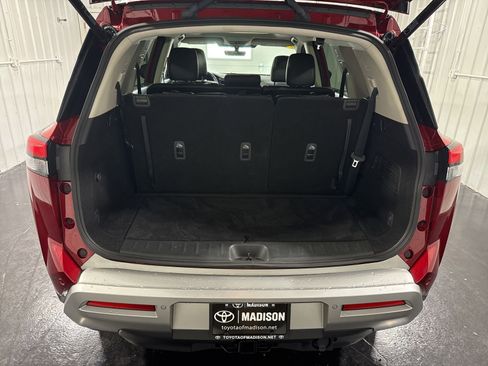 Used 2024 Nissan Pathfinder Platinum w/ Black Appearance Package AWD/4WD image 46