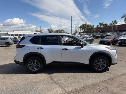 Used 2024 Nissan Rogue S image 7