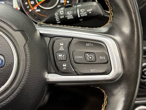 Used 2022 Jeep Wrangler Unlimited Sahara AWD/4WD image 17