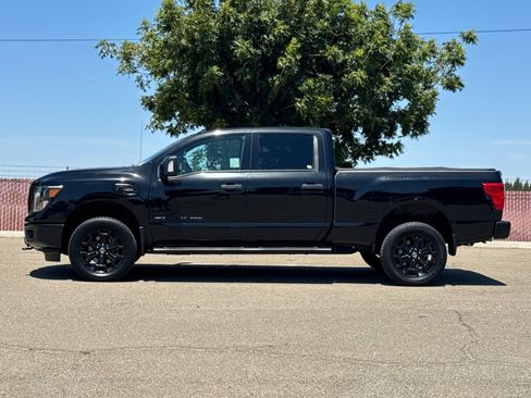 Used 2018 Nissan Titan SV w/ SV Convenience Package AWD/4WD image 7