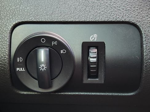 Used 2006 Ford Mustang GT Premium RWD image 22