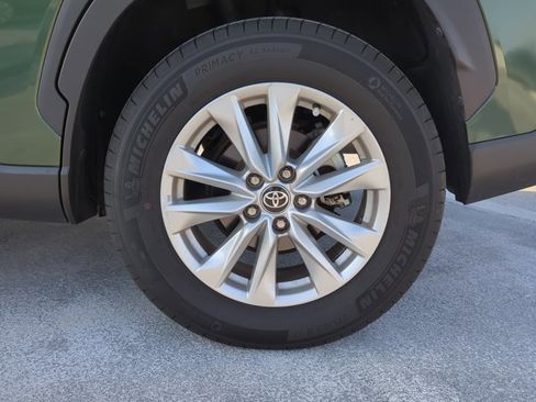 Used 2023 Toyota Corolla Cross LE image 6