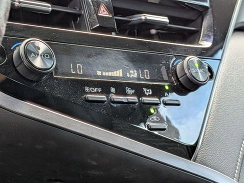 Used 2023 Toyota Camry SE FWD image 9