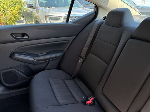 Used 2025 Nissan Altima 2.5 SV FWD image 40