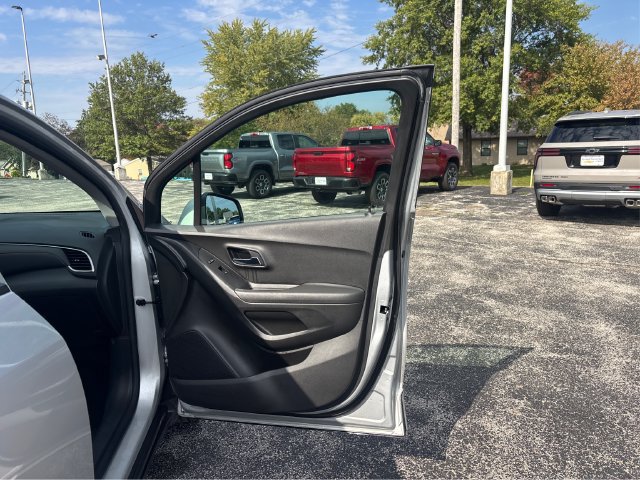 Used 2020 Chevrolet Trax LS w/ Tint and Cruise Package FWD image 19