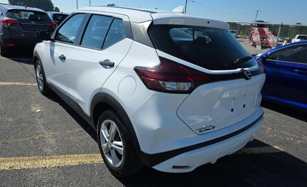 Used 2022 Nissan Kicks S FWD image 4