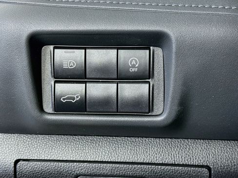 Used 2023 Toyota Highlander XLE AWD/4WD image 10