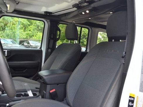 Used 2024 Jeep Wrangler Unlimited Sahara AWD/4WD image 18