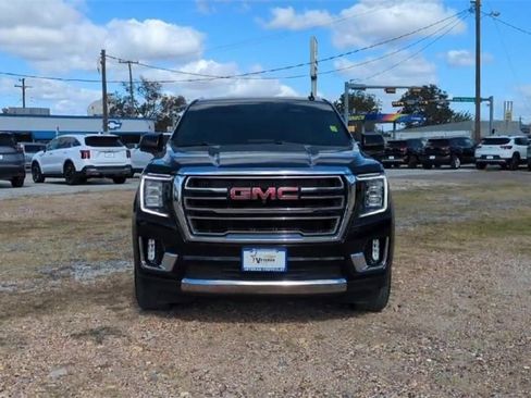 Used 2022 GMC Yukon XL SLT w/ SLT Premium Package image 3