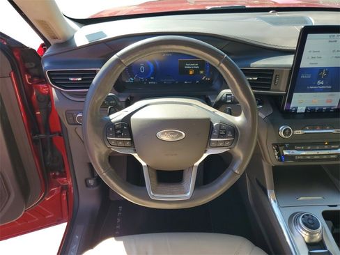 Used 2020 Ford Explorer Platinum w/ Premium Technology Package image 12