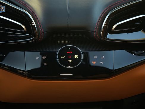 Used 2025 Ferrari Purosangue AWD/4WD image 18