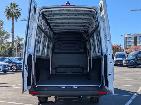 Used 2024 Mercedes-Benz Sprinter 3500 image 10