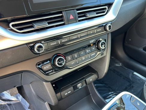 Used 2022 Kia Niro EX FWD image 26